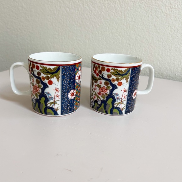Vintage Old Imari Japanese Mugs - Set of two - smaller cups - Picture 2 of 8